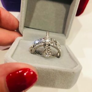 New! Dangle Ring size 7.